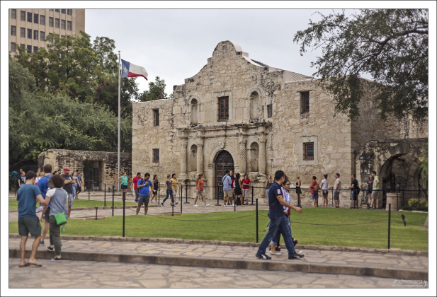 Часовня миссии Аламо в Сан-Антонио считается «обителью техасской свободы».
Во время мексиканской войны за независимость, миссия использовалась в качестве тюрьмы для тех, чьи политические убеждения не соответствовали текущей власти.