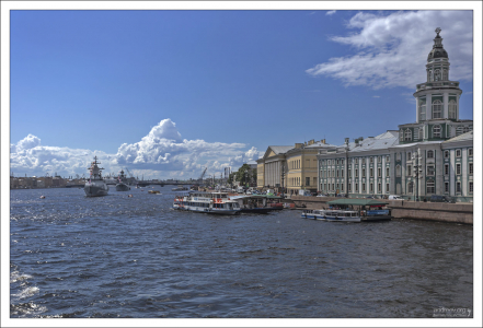 Университетская набережная вдоль Большой Невы.