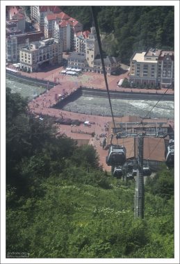 Спуск по канатке в Роза Долину.