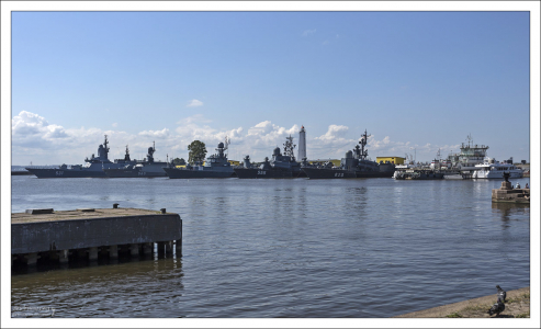 Средняя (Петровская) гавань Кронштадта.