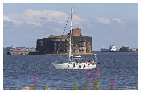 Форт «Алексаандр I» («Чумный») — одно из долговременных оборонительных сооружений, входящих в систему обороны Кронштадта. Расположен на небольшом искусственном островке к югу от острова Котлин. С 1899 по 1917 год использовался как лаборатория по исследованию чумы.