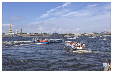 Водный трафик на Неве.