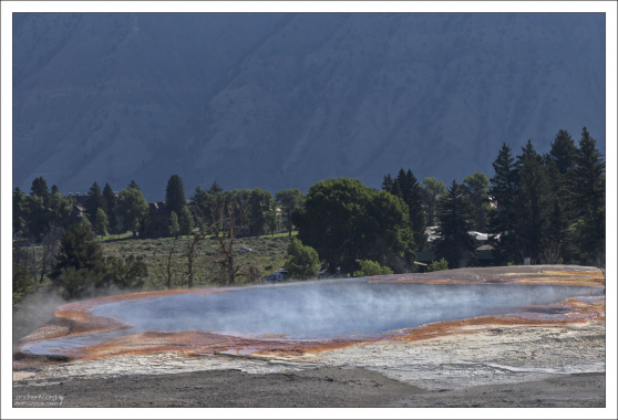 New Blue Springs - Новый Голубой источник, на границе с террасами Юпитера. Большую часть года остается сухим.