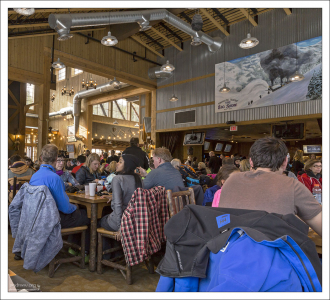 Перерыв в катании на обед в ресторане Ten Mile station.