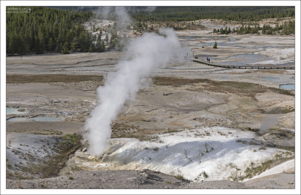 Guardian Geyser - гейзер Хранитель. Технически это гейзер, но чаще всего ведет себя как шумная фумарола (источник горячего пара).