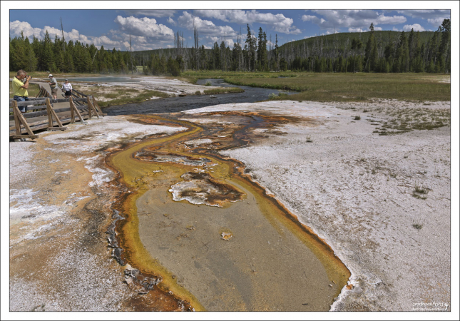 Iron Spring Creek - Железный ручей в гейзеровом бассейне Black Sand.