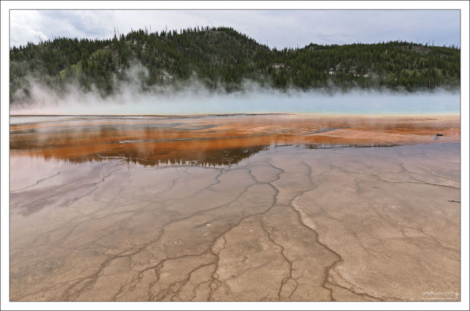 Большой Призматический источник с нижнего ракурса.