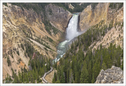 Обзорная точка Red Rock Point, вид на запад, в сторону Нижнего Йеллоустоунского водопада.