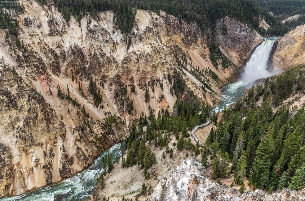 Нижний Йеллоустонский водопад со стороны северного края (North Rim).
