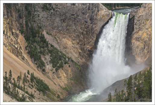 Нижний Йеллоустонский водопад, высотой 94 метра, является самым высоким в парке Yellowstone.