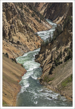 Бассейн реки Йеллоустоун и её притоков охватывает широкую область,
простирающуюся от Йеллоустонского национального парка
до гор и равнин южной Монтаны и северного Вайоминга.