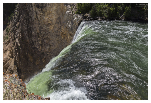 Зарождение Нижнего Йеллоустоуновского водопада.