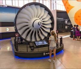 Rolls-Royce Trent 1000 - турбовентиляторный двигатель для самолета Boeing 787 Dreamliner.