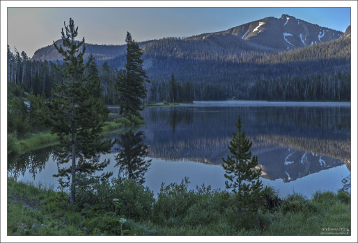 Дорога к восточному въезду в Йеллоустоун, возле озера Сильван.
