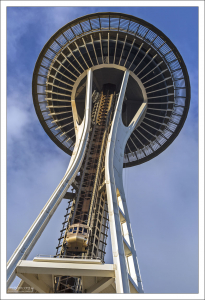 Золотой лифт на башне Космическая Игла.