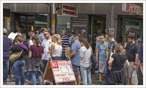 Очередь за пирожками в Piroshky, piroshky... (русская пекарня в Сиэтле).