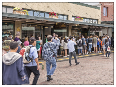 Сеть забегаловок возле рынка Pike Place Market в Сиэтле.