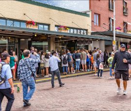 Сеть забегаловок возле рынка Pike Place Market в Сиэтле.