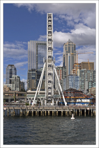 Сиэтловское колесо обозрения с торца.