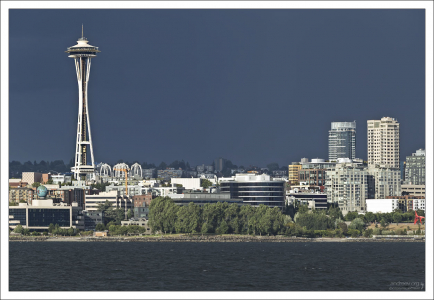 Футуристический вид башни Space Needle.