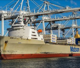 Грузовое судно транспортной компании Matson.