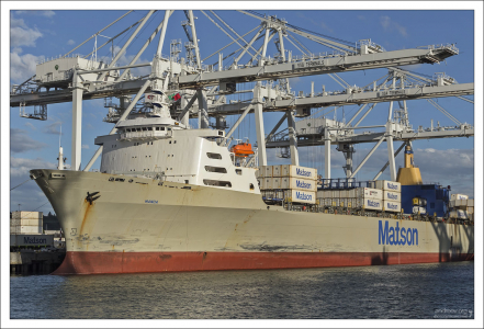 Грузовое судно транспортной компании Matson.