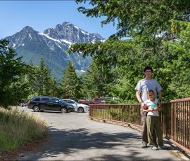 Илья и Саша на смотровой площадке Diablo Lake Vista Point.