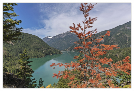 Озеро Диабло на севере штата Вашингтон, США.