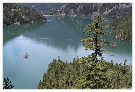 Озеро Diablo расположено на высоте 366 метров над уровнем моря.