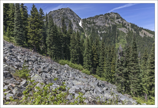 Тропа к Кленовому перевалу с набором высоты в 600 метров.