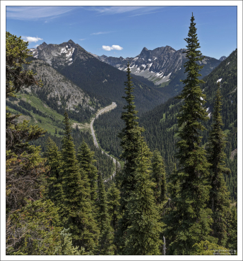 State Route 20 – одна из старейших дорог в штате Вашингтон,
проходит маршрутом 1896-го года,
известного как «wagon route» (обозный путь).