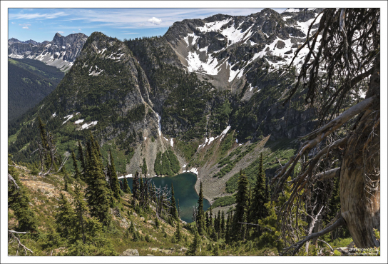 К Дождевому озеру (Rainy Lake) можно дойти понизу от парковки (1 миля в одну сторону).
