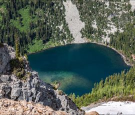 Озеро Ann lake с выглядывающим островком.