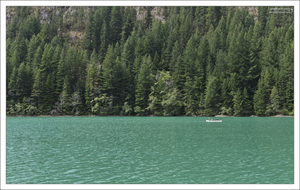 На каяках по водохранилищу.