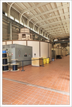 Внутри гидроэлектростанции Росс.