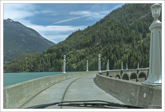 Выезд из парка Северные Каскады по плотине Диабло.