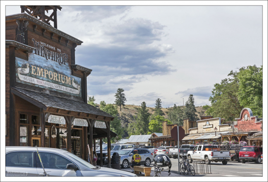 Городок Уинтроп (Winthrop, WA)
с населением 350 человек,
известен дизайном всех зданий в стиле
американского Старого Запада,
что делает его популярным среди туристов.