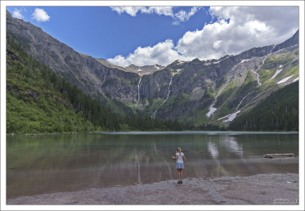 Саша на берегу озера Avalanche Lake в Монтане.
Максимальная глубина озера 20 метров.