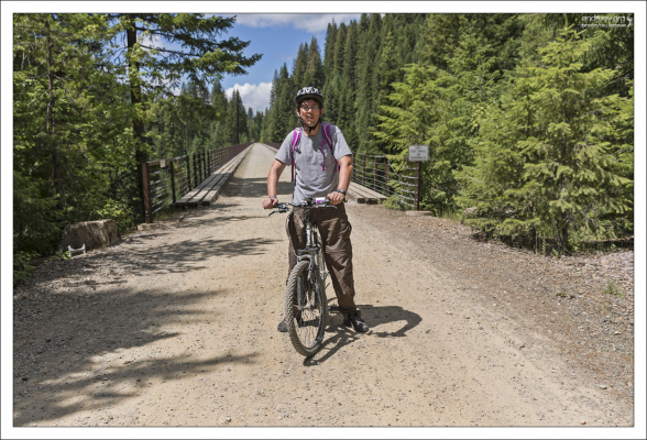 Илья на выезде с эстакады на тропе Гайавата.