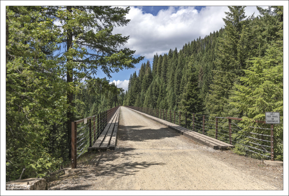 Одна из эстакад (trestle), оставшихся от железной дороги Milwaukee Road.
Использовалась по назначению в 1847–1986 годах.