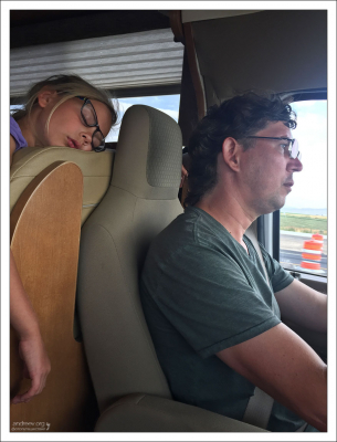 Саша заснула в дороге :)