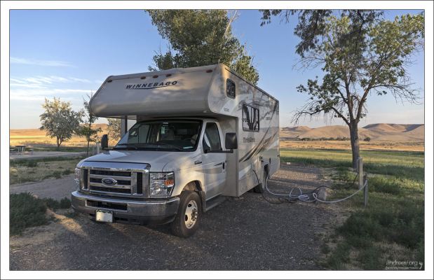 Кемпинг в парке Bruneau Dunes State Park.