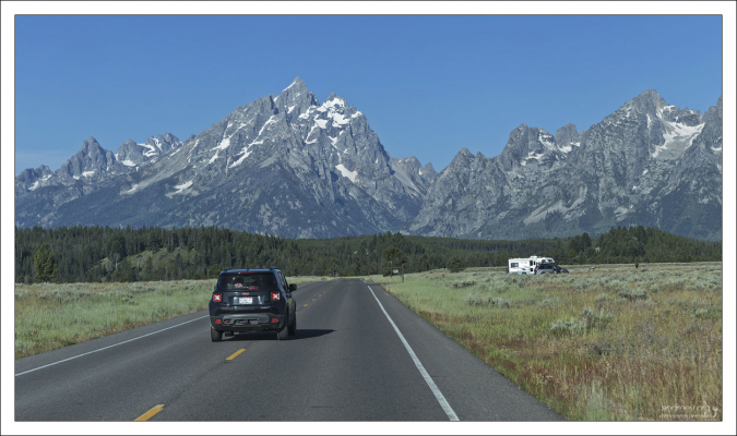 Teton park road - основная дорога через национальный парк Гранд-Титон.