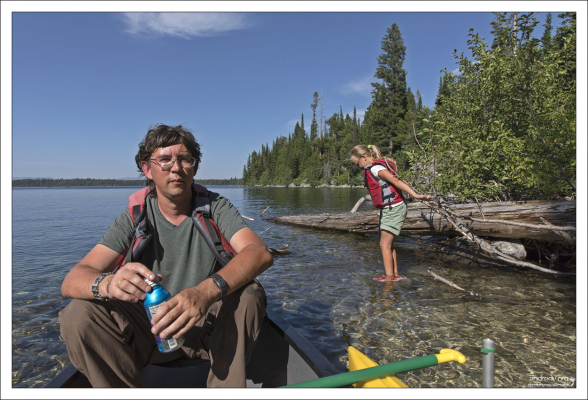 Заплыв на каяке по озеру Jenny в национальном парке Гранд-Титон.