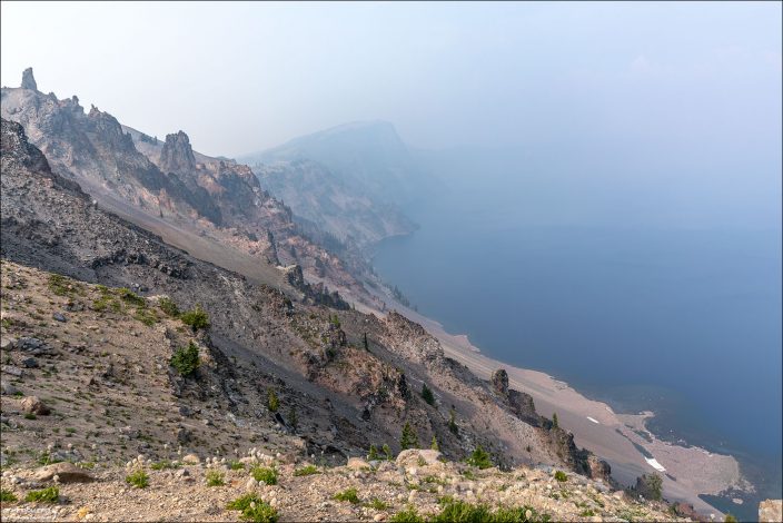 Озеро Крейтер частично заполняет кальдеру глубиной 1220 м, сформировавшуюся примерно 7700 лет назад после разрушения вулкана Мазама.