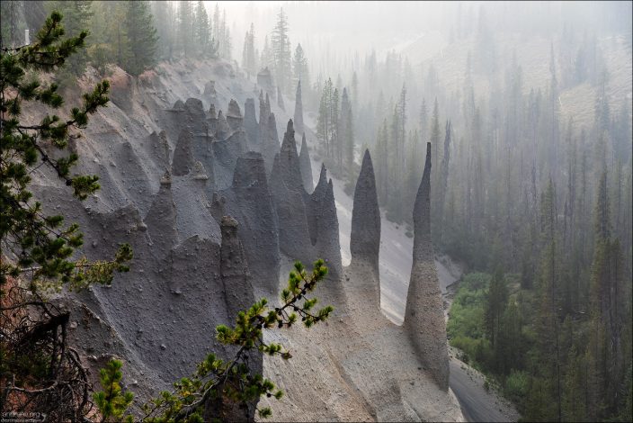 Шпили состоят из спрессованного пепла и пемзы.