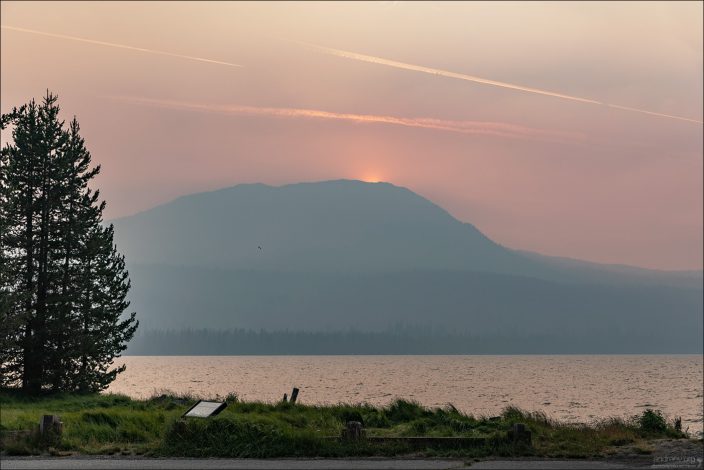 Озеро Diamond Lake в южной части штата Орегон.