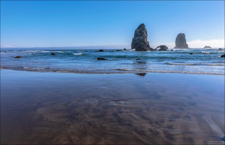 Отлив на пляже Cannon beach.