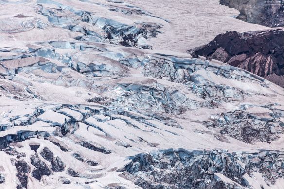 Морены, накопленные глетчерным льдом.