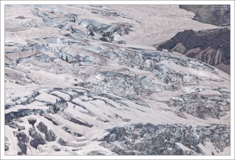 Морены, накопленные глетчерным льдом.